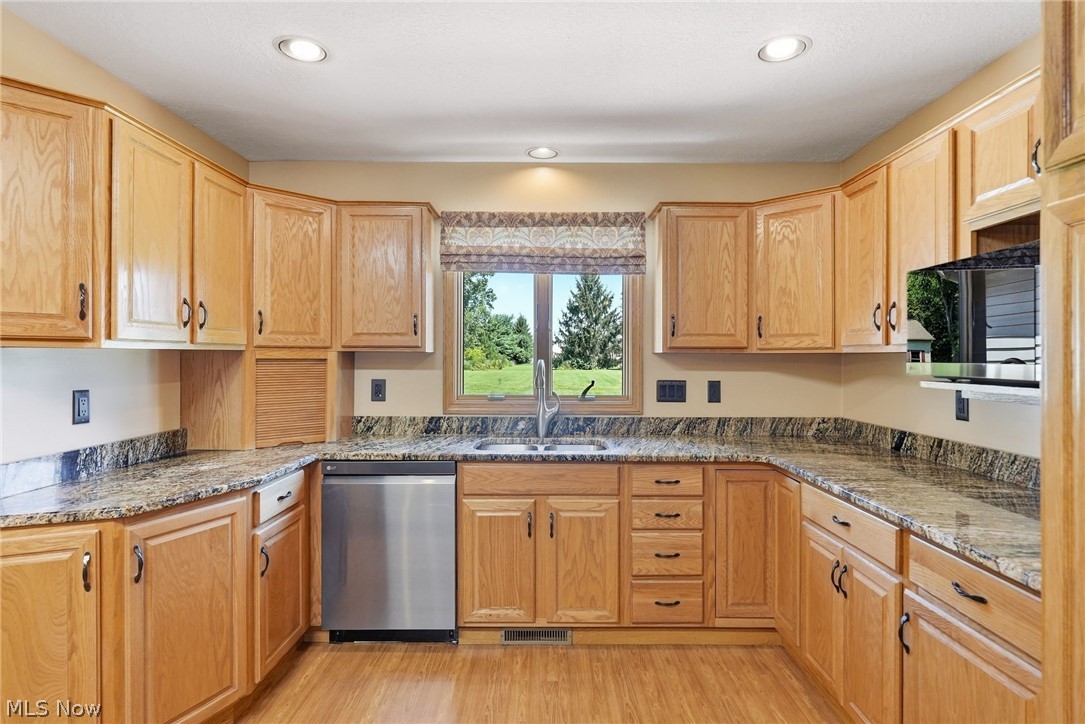 558 Thornberry Trail North Lima OH 44452