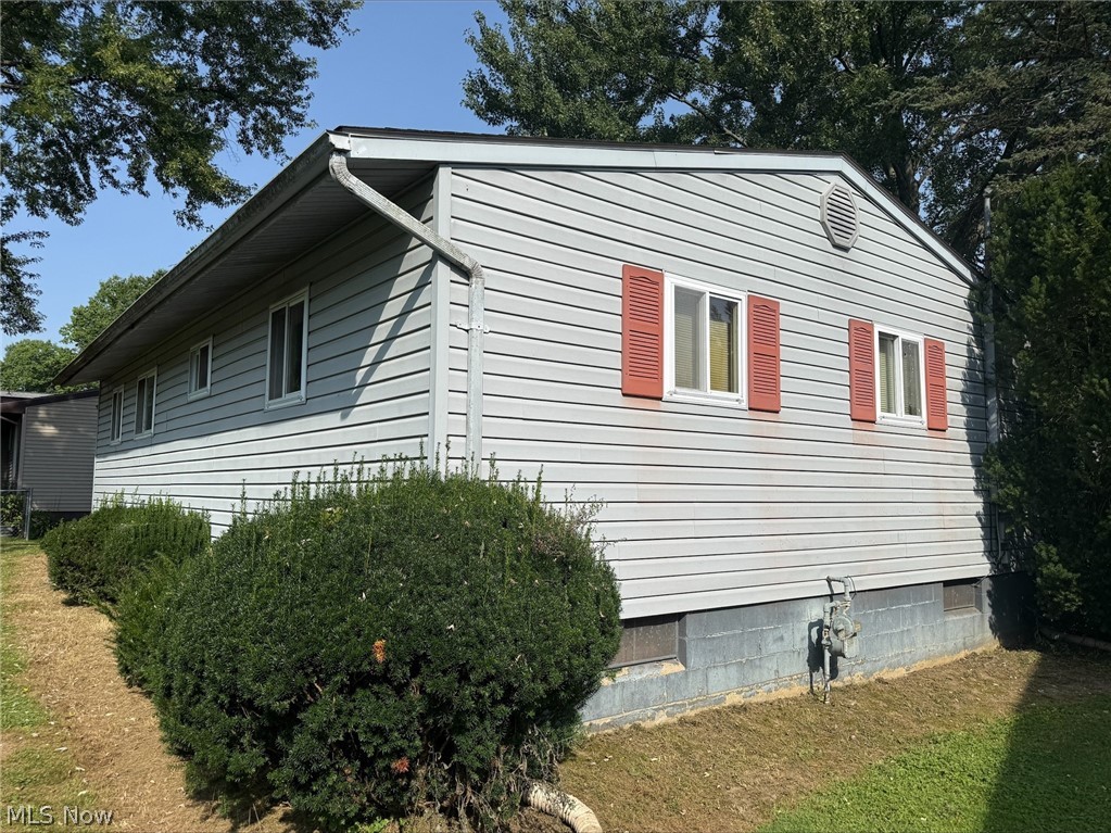 1312 Deforest Road SE Warren OH 44484