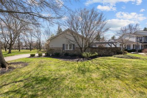 6656 Woodhawk Drive Mayfield Heights OH 44124