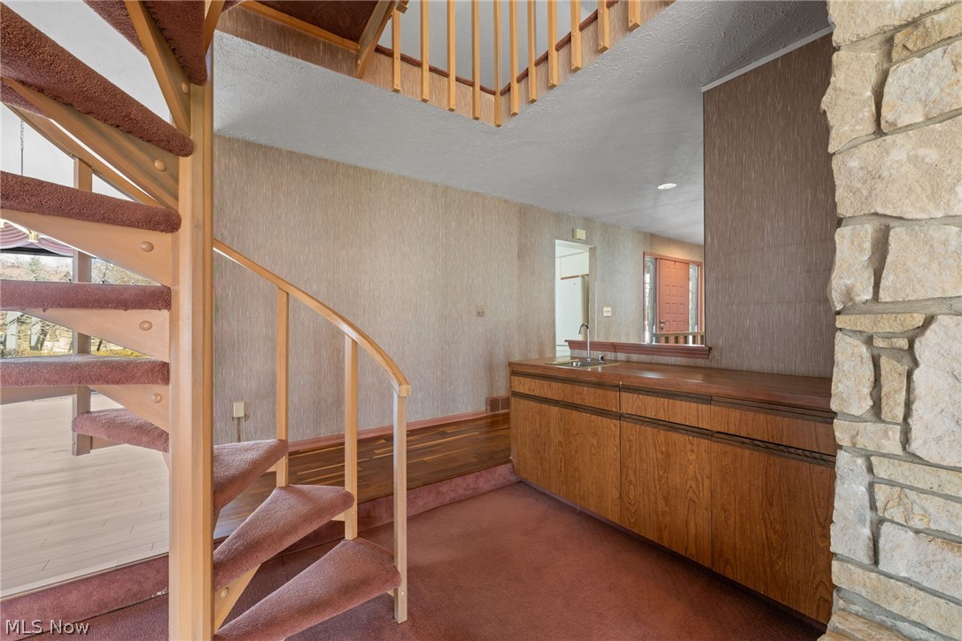 6656 Woodhawk Drive Mayfield Heights OH 44124
