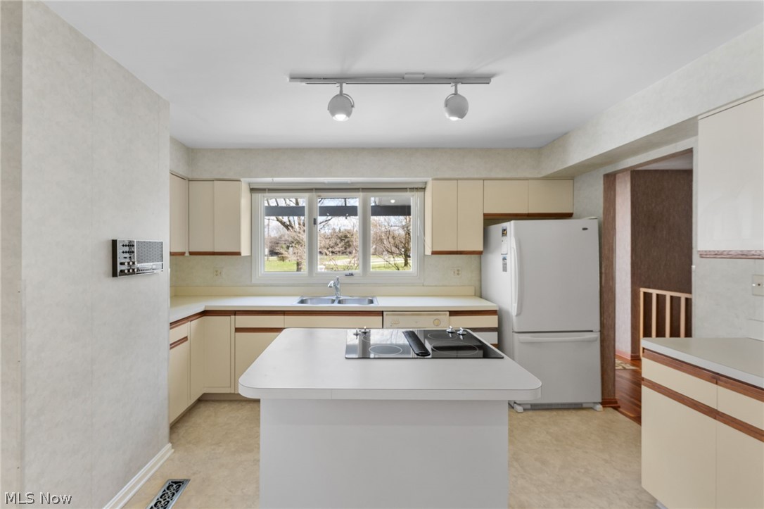 6656 Woodhawk Drive Mayfield Heights OH 44124