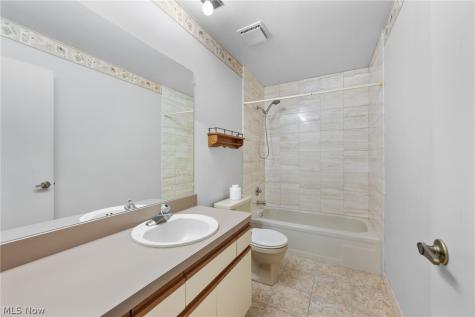 6656 Woodhawk Drive Mayfield Heights OH 44124