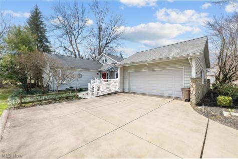 6656 Woodhawk Drive Mayfield Heights OH 44124
