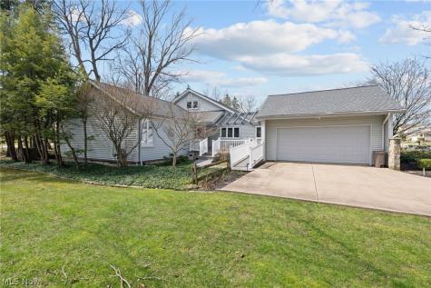 6656 Woodhawk Drive Mayfield Heights OH 44124