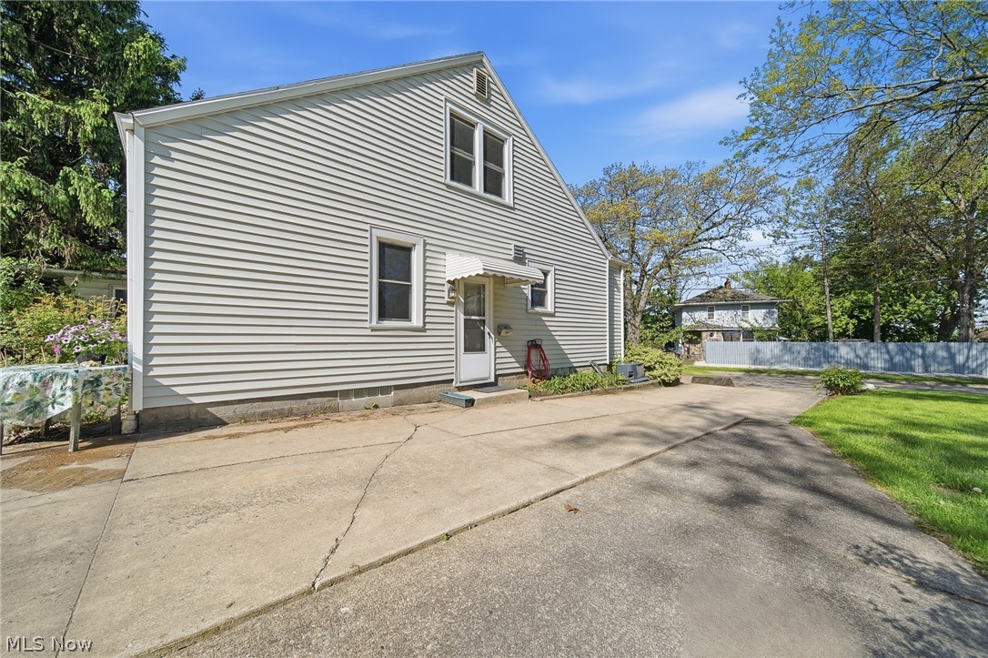 2031 Verde Avenue Akron OH 44314