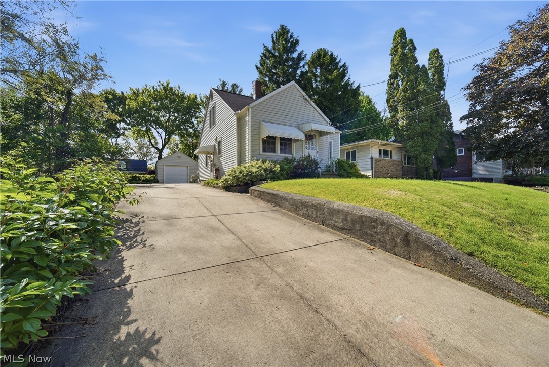 2031 Verde Avenue Akron OH 44314