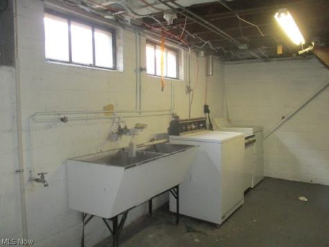3922 E 41st Street Newburgh Heights OH 44105