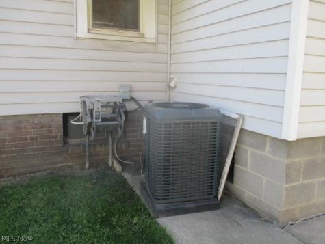 3922 E 41st Street Newburgh Heights OH 44105