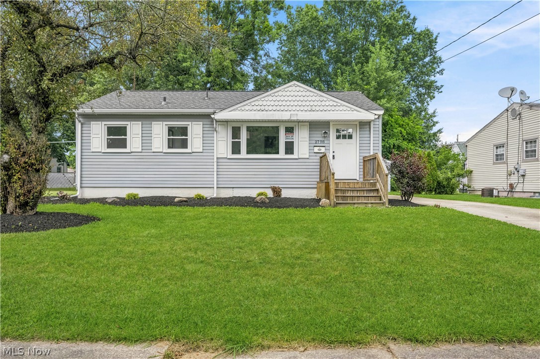 2798 Randolph Street NW Warren OH 44485