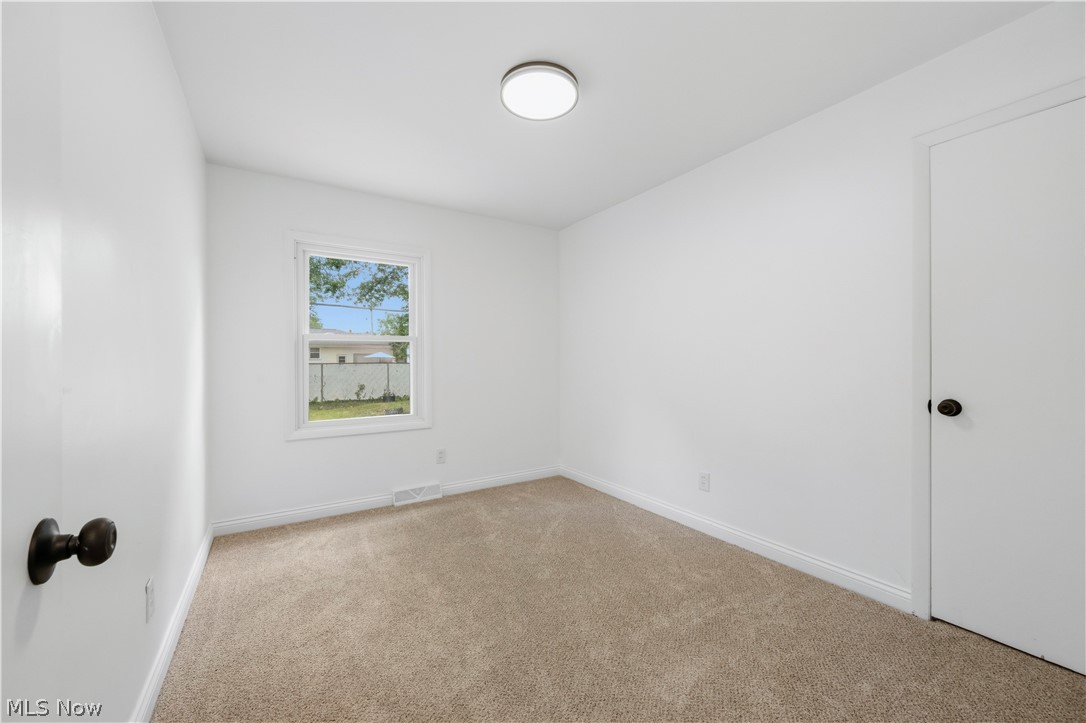 2798 Randolph Street NW Warren OH 44485