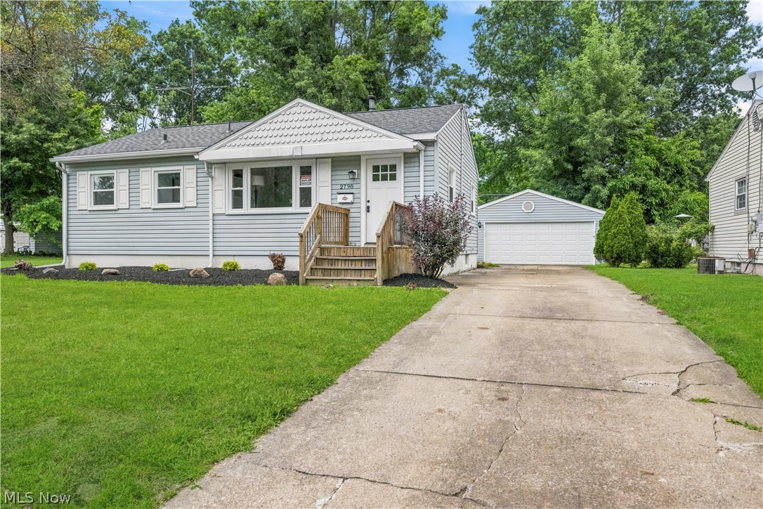 2798 Randolph Street NW Warren OH 44485