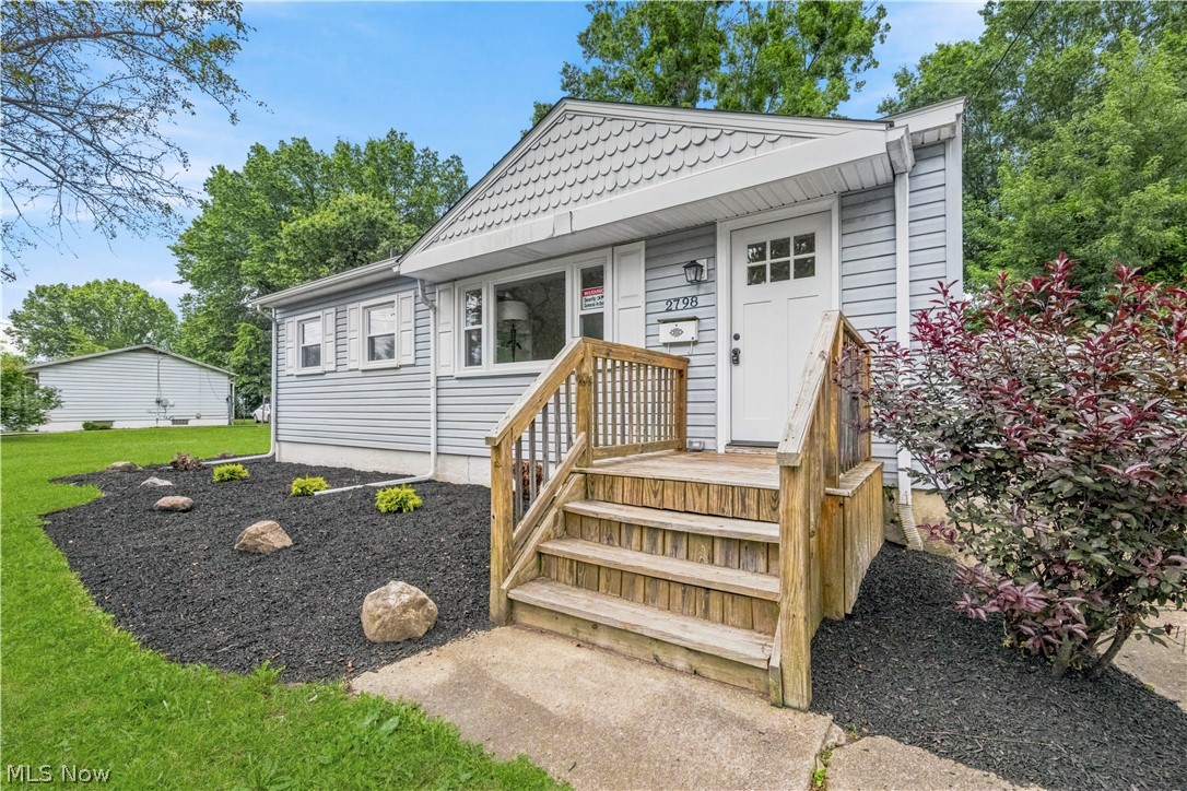2798 Randolph Street NW Warren OH 44485