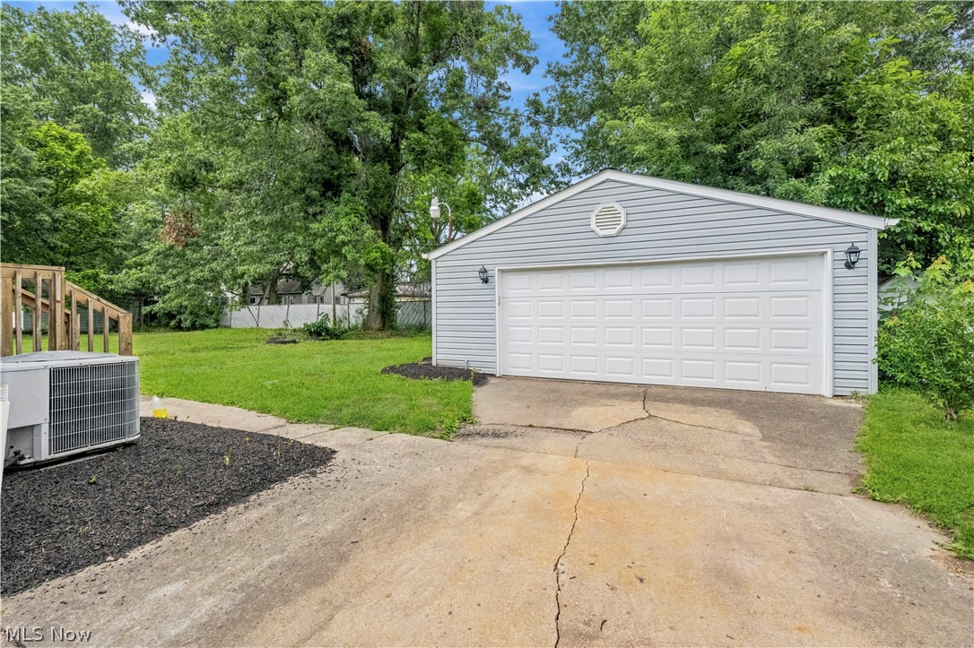 2798 Randolph Street NW Warren OH 44485