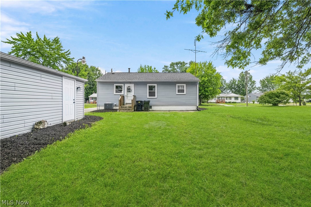 2798 Randolph Street NW Warren OH 44485