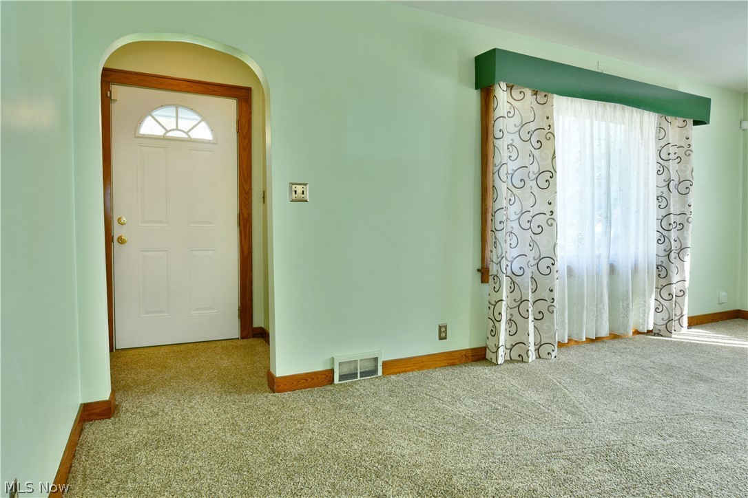 275 Glendola Avenue NW Warren OH 44483