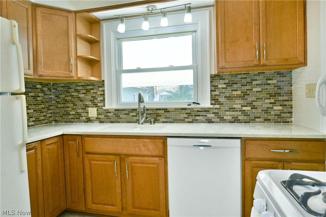 275 Glendola Avenue NW Warren OH 44483