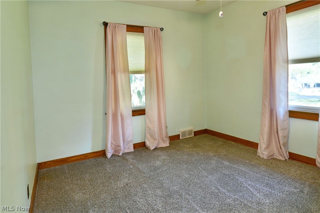 275 Glendola Avenue NW Warren OH 44483