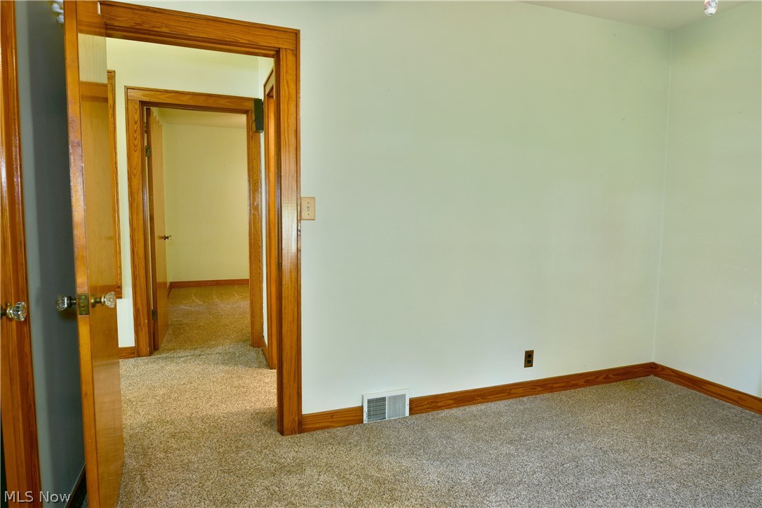 275 Glendola Avenue NW Warren OH 44483