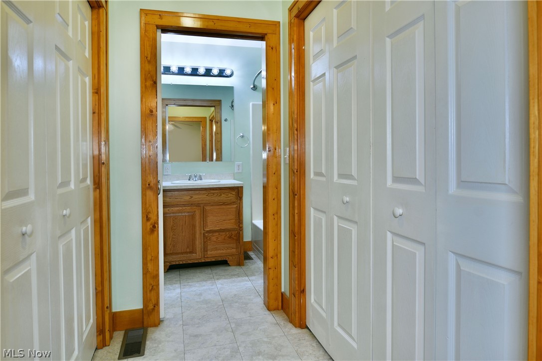 275 Glendola Avenue NW Warren OH 44483