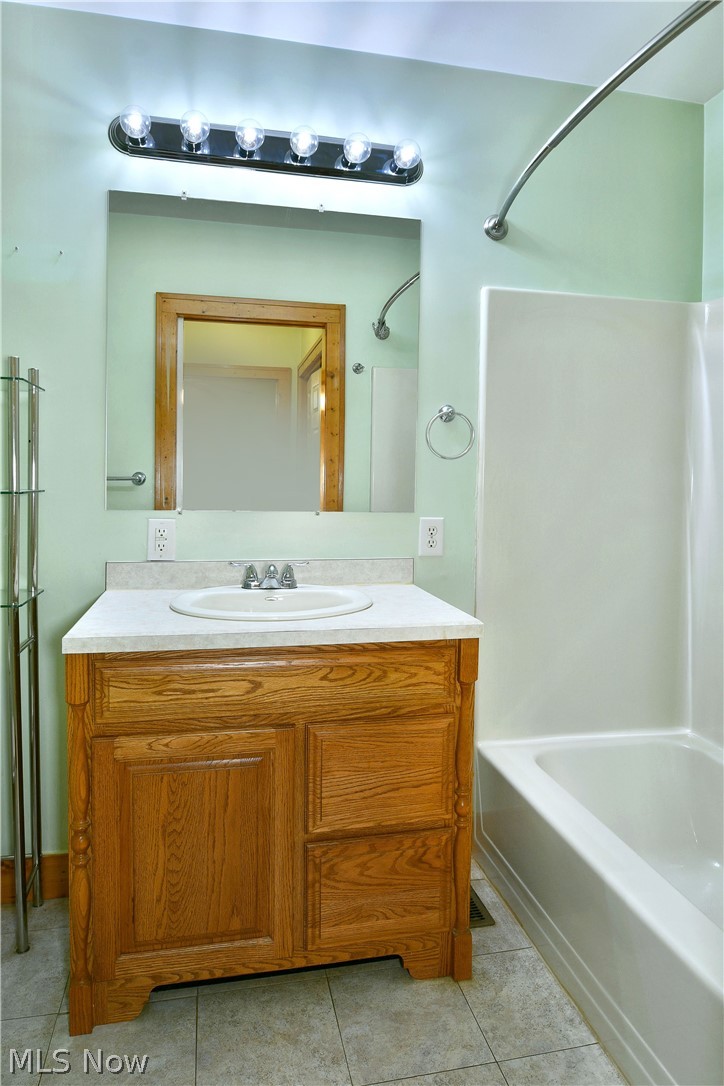 275 Glendola Avenue NW Warren OH 44483