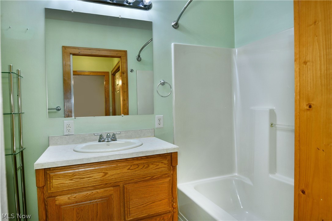 275 Glendola Avenue NW Warren OH 44483