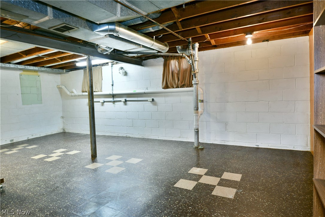 275 Glendola Avenue NW Warren OH 44483