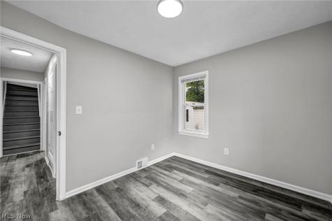17419 Lotus Drive Cleveland OH 44128