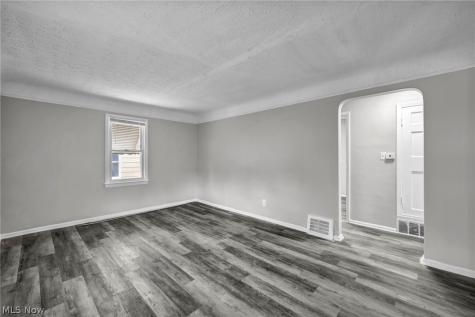17419 Lotus Drive Cleveland OH 44128