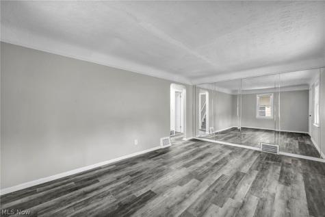 17419 Lotus Drive Cleveland OH 44128