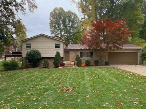 2 Taas Trail Malvern OH 44644