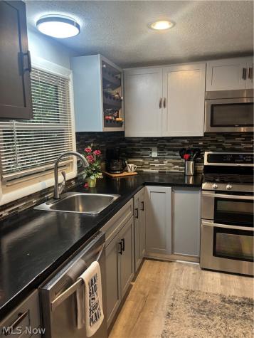 2 Taas Trail Malvern OH 44644