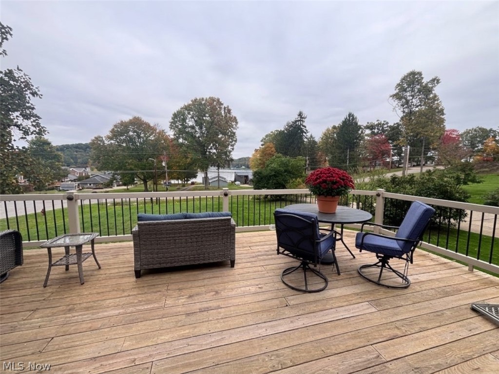2 Taas Trail Malvern OH 44644