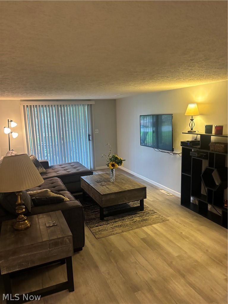 2 Taas Trail Malvern OH 44644