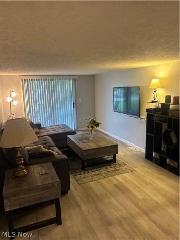 2 Taas Trail Malvern OH 44644