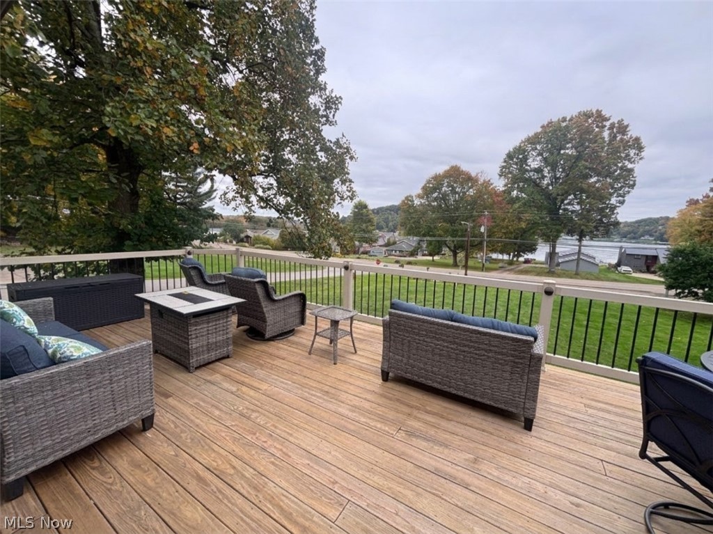 2 Taas Trail Malvern OH 44644