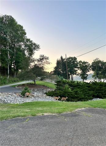 2 Taas Trail Malvern OH 44644
