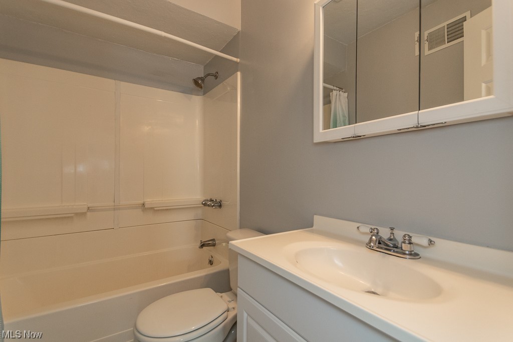 1045 E 331st Street Eastlake OH 44095