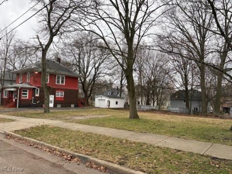 310 Vaniman Street Akron OH 44305