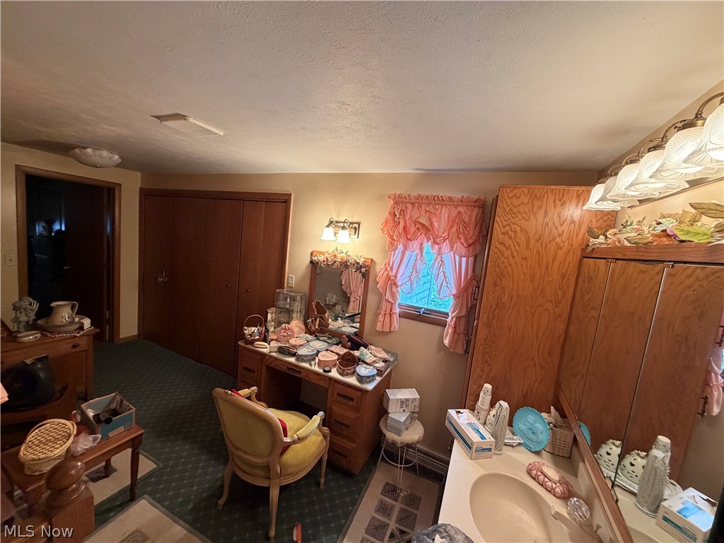 47085 Oak Street New Waterford OH 44445
