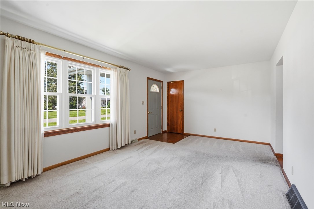79 W 5th Street Frazeysburg OH 43822