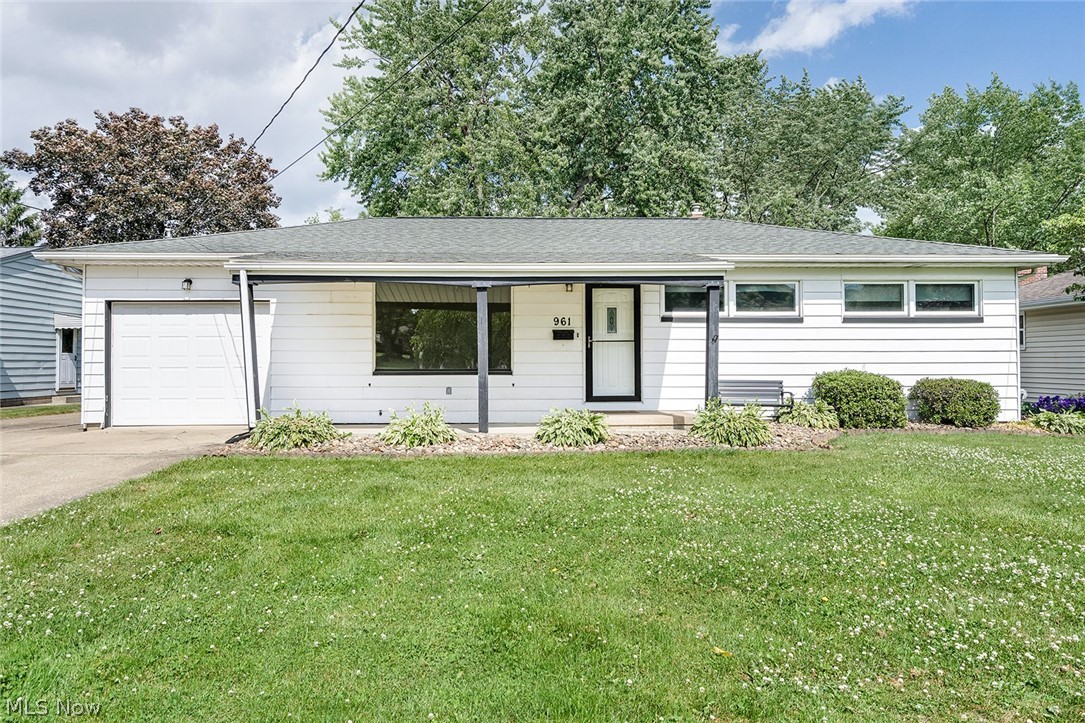 961 Adrian Circle Girard OH 44420