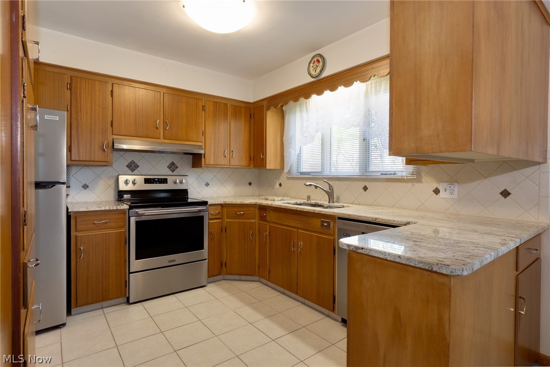 2664 Laforce Drive Akron OH 44319