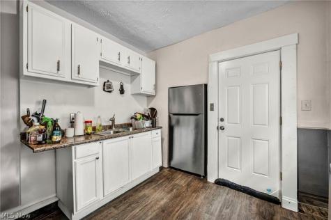 1639 Delmont Avenue Cleveland OH 44112