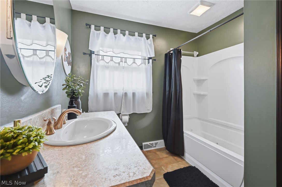503 Meadowland Drive Hubbard OH 44425