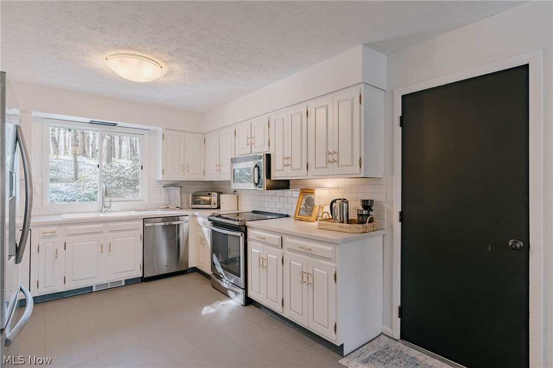 17091 Wing Road Chagrin Falls OH 44023