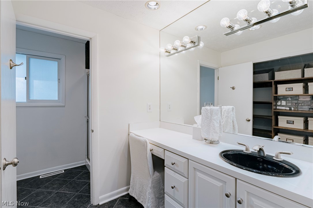 17091 Wing Road Chagrin Falls OH 44023
