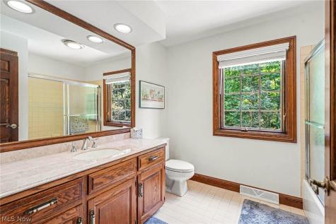 33328 Allenbury Drive Solon OH 44139