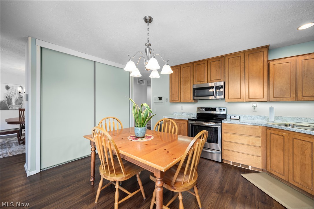 13081 Olympus Way Strongsville OH 44149