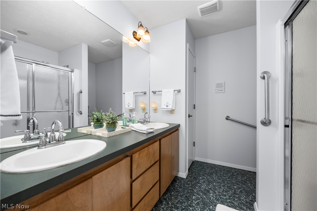 13081 Olympus Way Strongsville OH 44149
