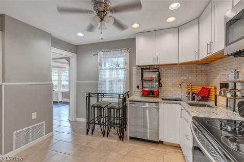 2972 Yorkshire Road Cleveland Heights OH 44118
